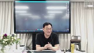 새로운 서비스가 잘되면 따로 떼서 키워도 될거 같은데 처음부터 분리하는게 좋을까요?